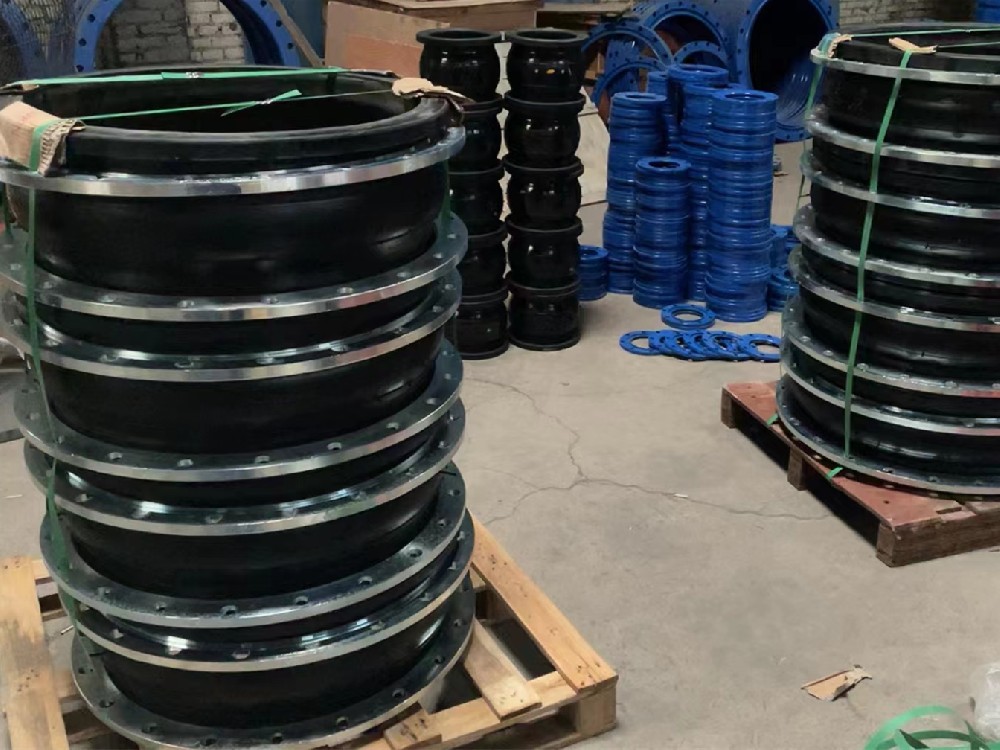 鍛打法蘭橡膠軟接頭完工發貨